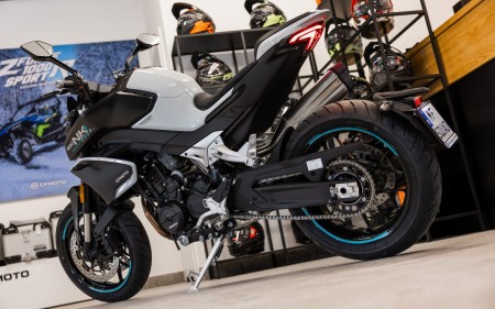 Motocykl CFMOTO 800 NK Advanced | Aerolite Grey