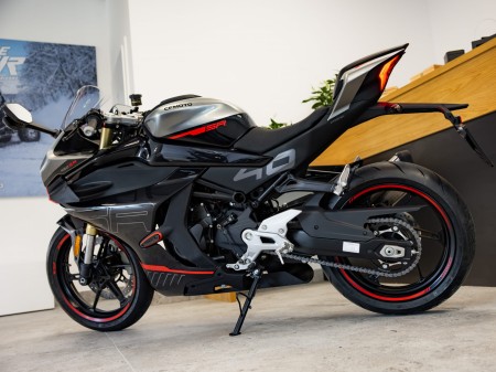 Motocykl CFMoto 450SR | Zircon Black | Wyprzedaż rocznika
