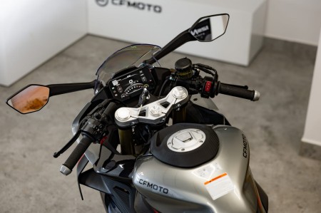 Motocykl CFMoto 450SR | Zircon Black | Wyprzedaż rocznika