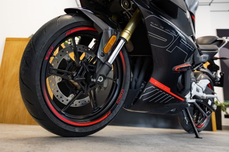 Motocykl CFMoto 450SR | Zircon Black | Wyprzedaż rocznika