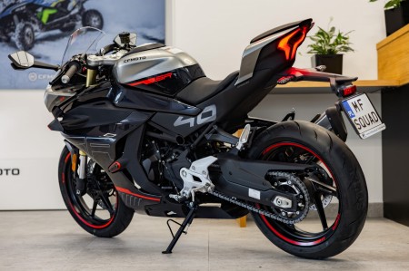 Motocykl CFMoto 450SR | Zircon Black | Wyprzedaż rocznika