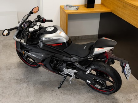 Motocykl CFMoto 450SR | Zircon Black | Wyprzedaż rocznika