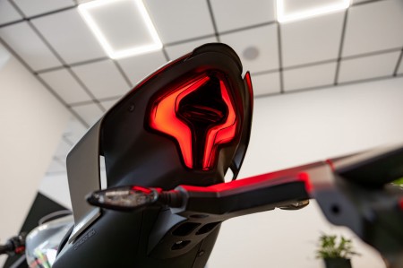 Motocykl CFMoto 450SR | Zircon Black | Wyprzedaż rocznika