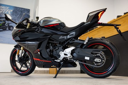 Motocykl CFMoto 450SR | Zircon Black | Wyprzedaż rocznika