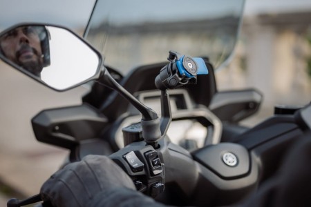Podstawa montowana pod lusterko do skuterów i motocykli