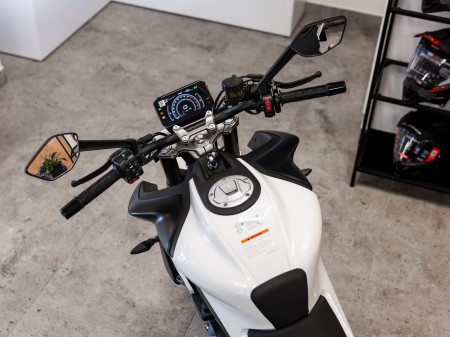 Motocykl CFMoto 450NK | Nebula White | Wyprzedaż rocznika