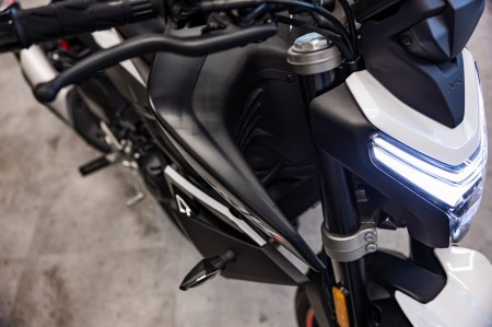 Motocykl CFMoto 450NK | Nebula White | Wyprzedaż rocznika