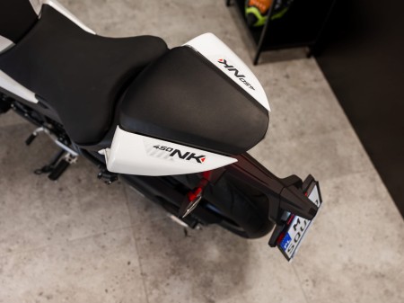 Motocykl CFMoto 450NK | Nebula White | Wyprzedaż rocznika