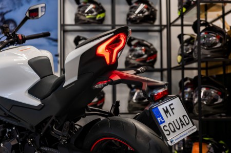 Motocykl CFMoto 450NK | Nebula White | Wyprzedaż rocznika