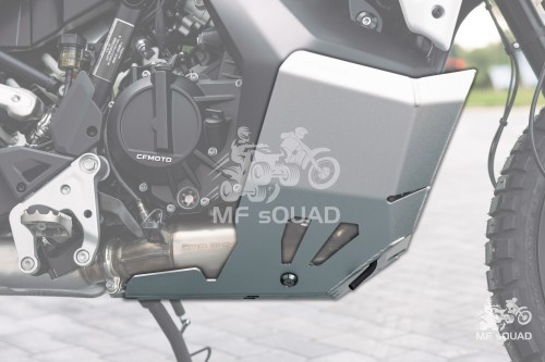 Przejdź do produktu Osłona aluminiowa silnika srebrna CFMOTO 1000MT-X