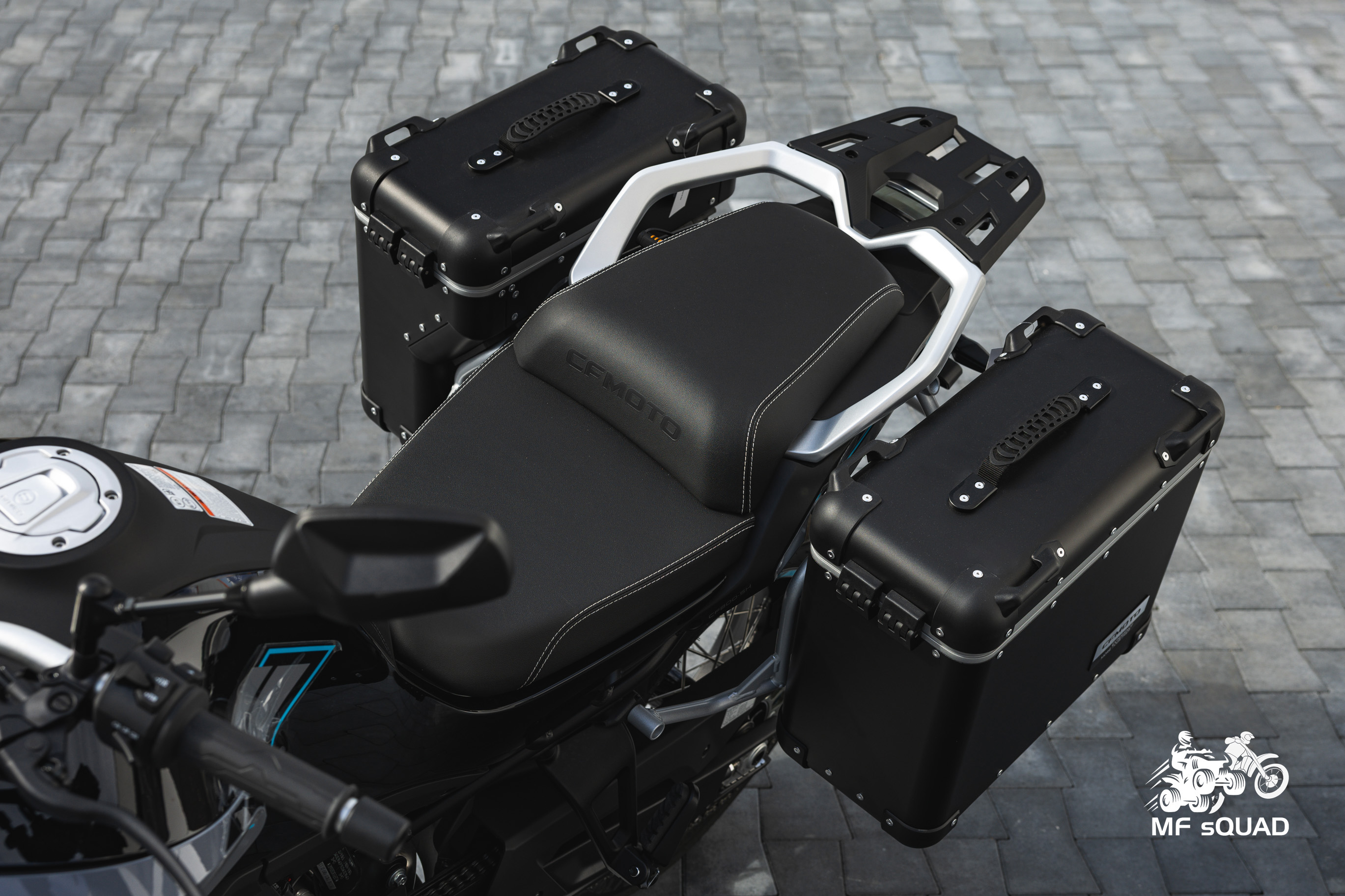 Zestaw Kufrów Bocznych Aluminiowych CFMOTO MT czarne